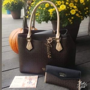 GUESS Handbags set